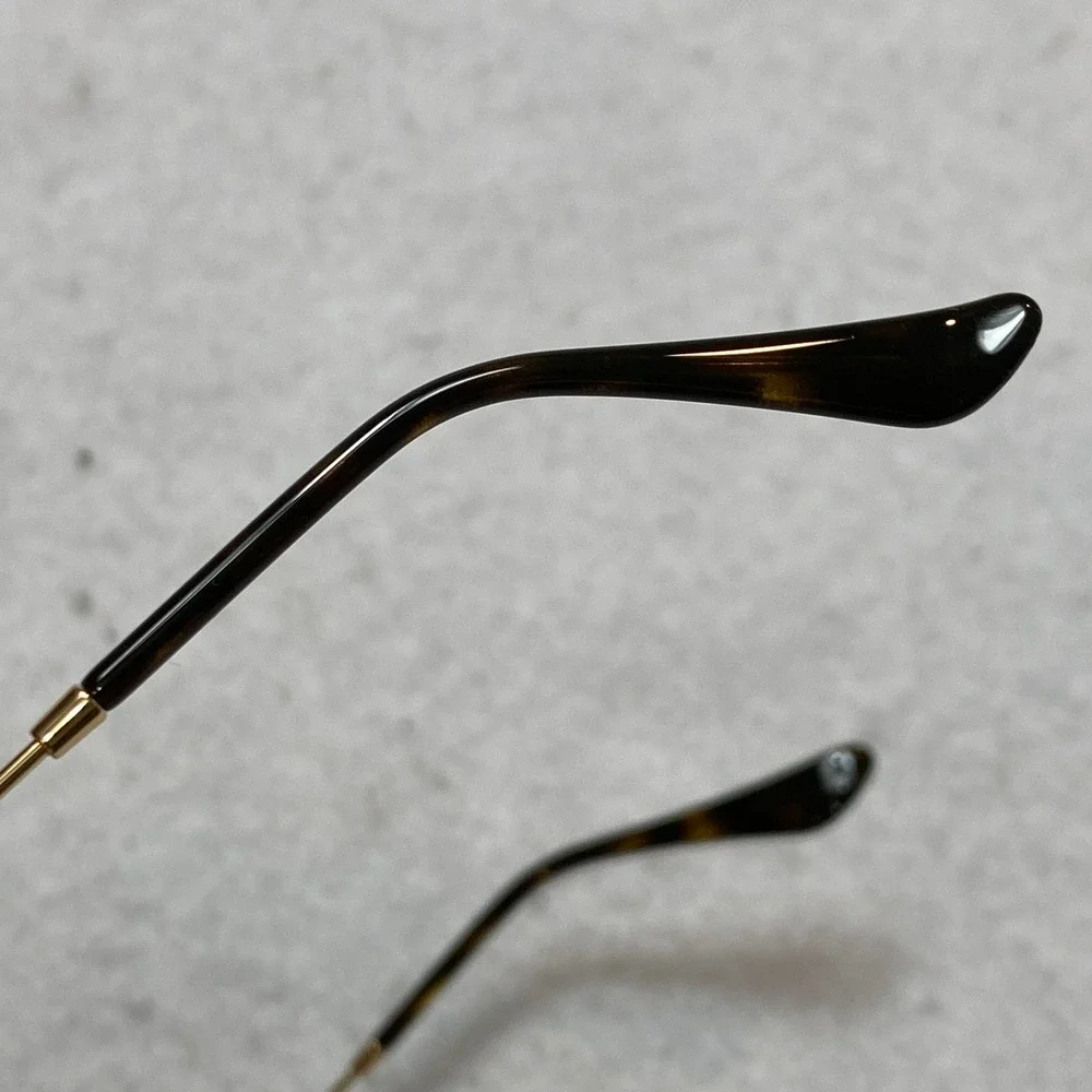 Ray-Ban see scratches